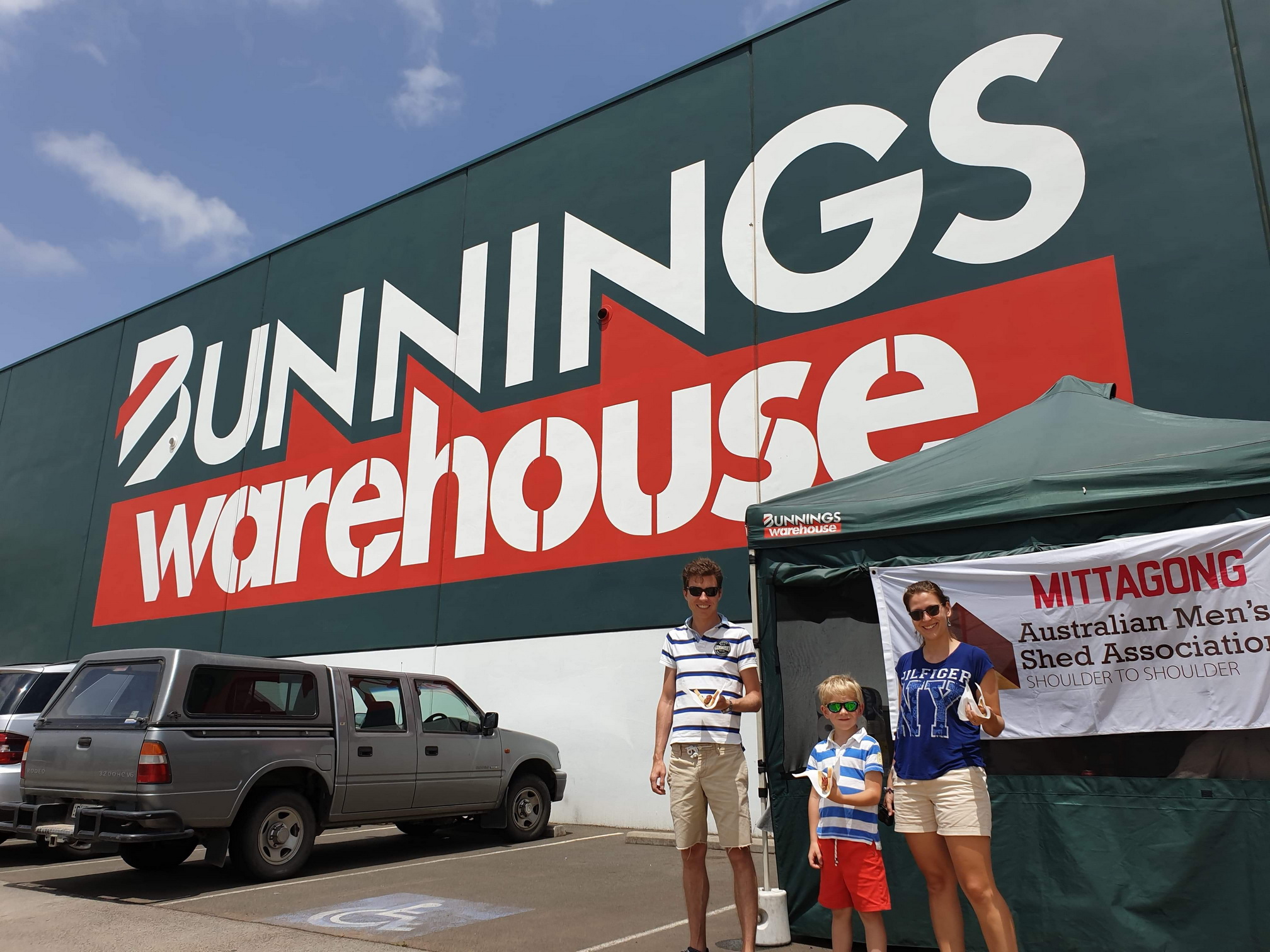 typical australian food - a bunnings sausage